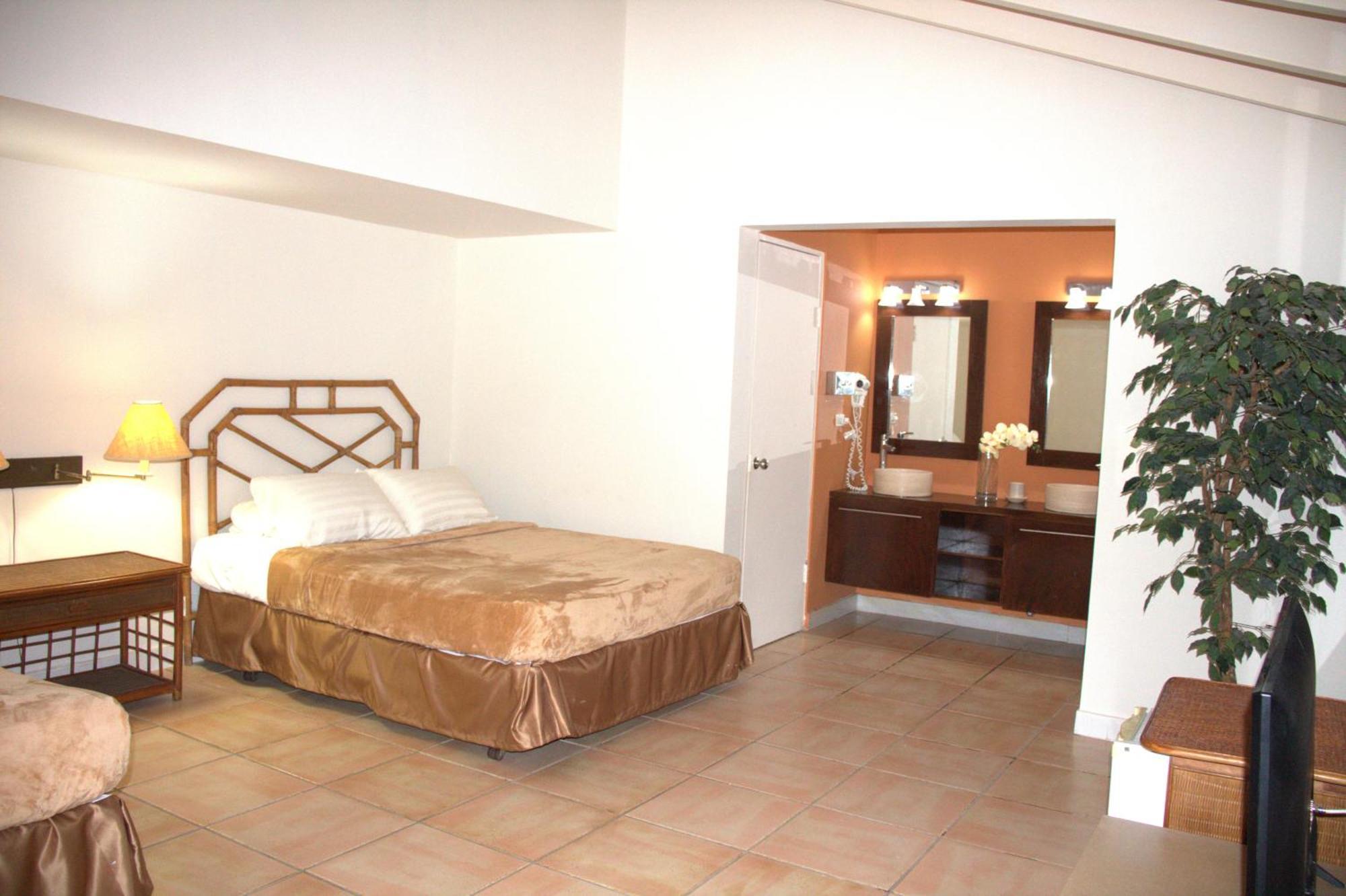 Private Family Room In Coronado Luxury Club & Suites Playa Coronado Exterior photo